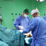 Interventie de revizie a unei proteze de genunchi (CONTINUT VIDEO EXPLICIT)